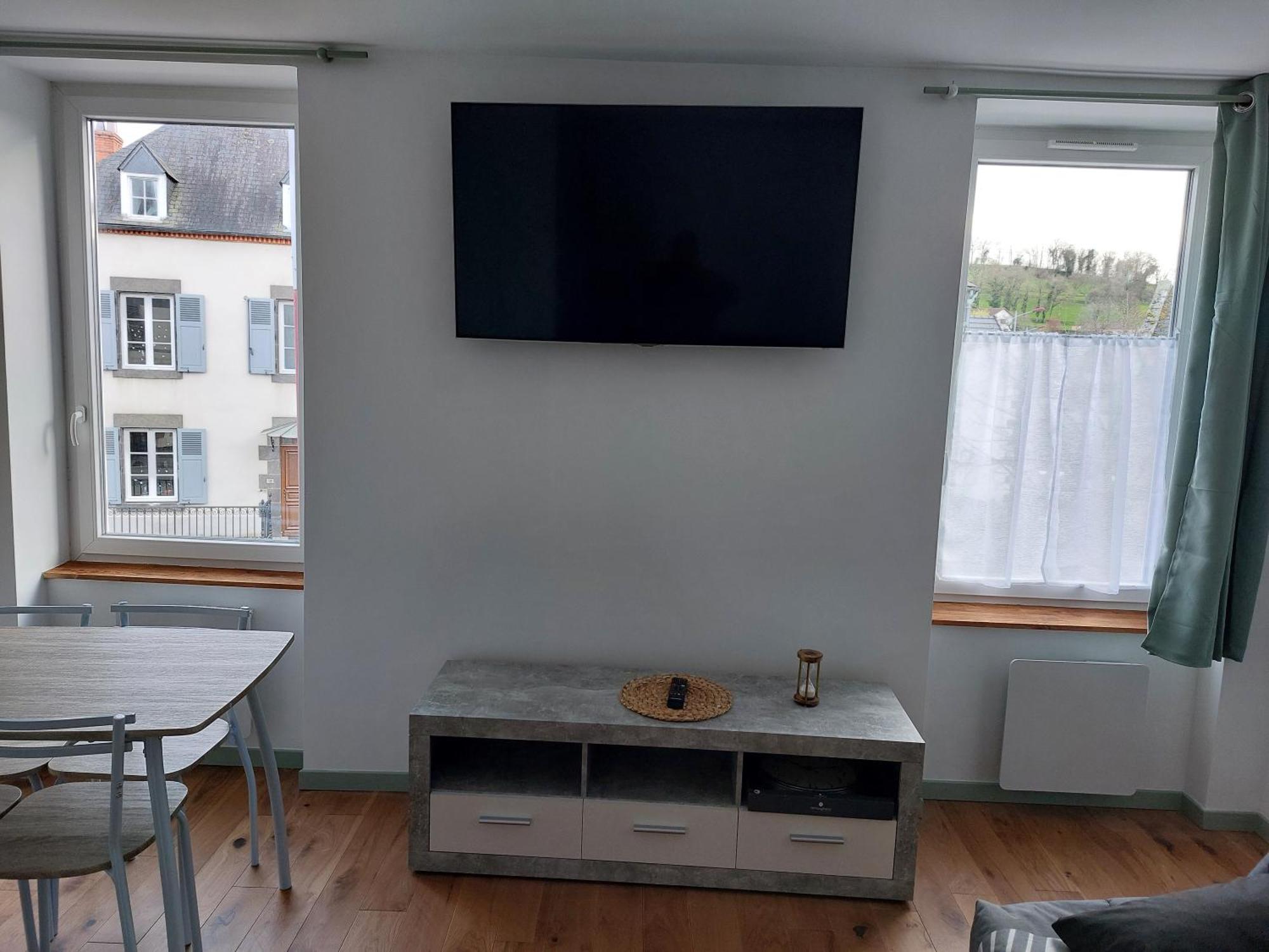Studio Refait A Neuf Clos Saint Genest Manzat Buitenkant foto